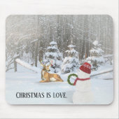 Weihnachtsschneemann mit Hirsch im Winterwald Mousepad (Vorne)
