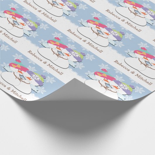 Weihnachtsschneemänner mit Schneeflocke Hintergrun Geschenkpapier (Ecke)