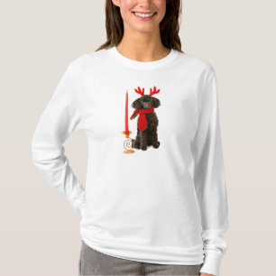 Weihnachtsschwarzer Zwergpudel-Hund gekleidet als T-Shirt
