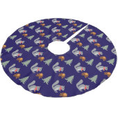 Weihnachtsseichhörnchen Roastnüsse auf Log Fire Polyester Weihnachtsbaumdecke (Schrägansicht)