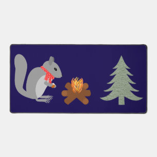 Weihnachtsseichhörnchen Roastnüsse auf Log Fire Schreibtischunterlage