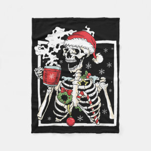 Weihnachtsskelett mit lächelndem Totenkopf beim Tr Fleecedecke