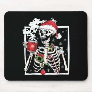 Weihnachtsskelett mit lächelndem Totenkopf beim Tr Mousepad