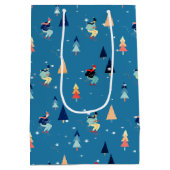 Weihnachtsskifahrer auf Blue Mittlere Geschenktüte (Rückseite)