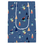 Weihnachtsskifahrer auf Blue Mittlere Geschenktüte (Rückseite)