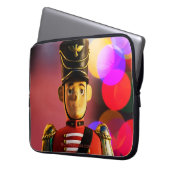 Weihnachtsspielsoldat Figur SlipperyJoe Gay pri Laptopschutzhülle (Vorderseite Links)