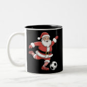 Weihnachtssport in Santa Plays Fußball Zweifarbige Tasse (Links)