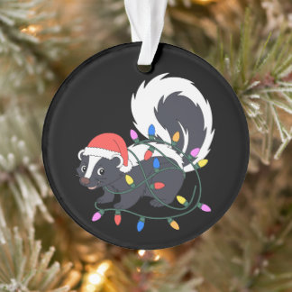 Weihnachtsstinktier Weihnachtsmann Hut verhedderte Ornament