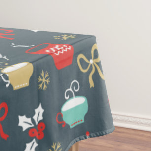 Weihnachtstassen mit Bändern und Mistelzweig Tischdecke