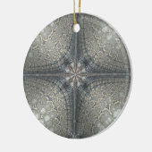 Weihnachtsverzierung mit einem Stern und einer Keramikornament (Links)