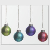 Weihnachtsverzierungen im aquamarinen lila roten geschenkpapier (Flach)