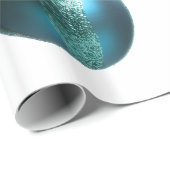 Weihnachtsverzierungen im aquamarinen lila roten geschenkpapier (Rolleneckpunkt)