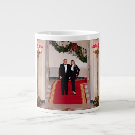 Weihnachtsvorbereitungen von Präsident Donald Trum Jumbo-Tasse (Vorderseite)