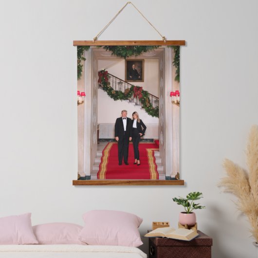 Weihnachtsvorbereitungen von Präsident Donald Trum Wandteppich Mit Holzrahmen (Schlafzimmer)