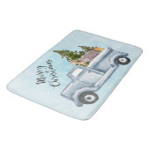 Weihnachtswagen mit Pinienbäumen und Waldtieren Badematte (Schrägansicht)