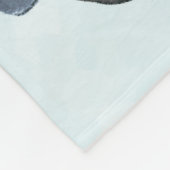 Weihnachtswagen mit Pinienbäumen und Waldtieren Fleecedecke (Ecke)