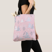 Weihnachtsweiße Schneeflocken Weihnachtsbäume Rosa Tasche (Von Nahem)