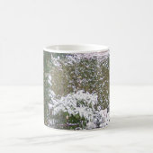 Weihnachtszeit, Schnee im Garten Kaffeetasse (Mittel)