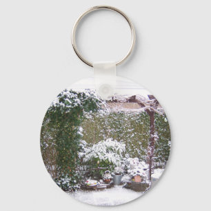 Weihnachtszeit, Schnee im Garten Schlüsselanhänger