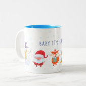 Weihnachtszeit-Tasse mit süße Tier-Freunden Zweifarbige Tasse (Vorderseite Links)