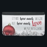 Weihnachtszitat mit roter Dekoration Geldbeutel Hülle Für Das Samsung Galaxy S5<br><div class="desc">Dieses Weihnachts-Handy-Gehäuse zeigt das Bild eines roten Glitzer-Ball-Ornaments mit einem inspirierenden Zitat von Mutter Theresa,  in dem steht: "Es geht nicht darum,  wie viel wir geben,  sondern wie viel Liebe wir geben". Der Text ist in einem modernen schwarz-roten Schriftart.</div>