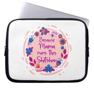 Weil Mama diese Shitshow macht Laptopschutzhülle