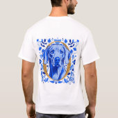 Weimaraner, der durch den Buchstaben "O" in Gold s T-Shirt (Rückseite)