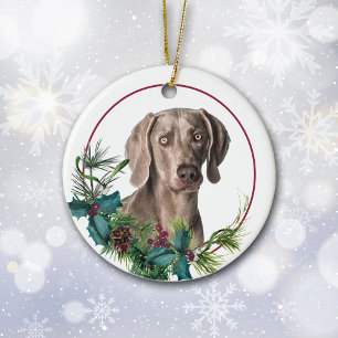 Weimaraner Dog Evergreen Berry Wreath Keramik Ornament