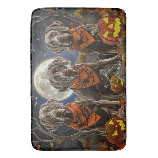 Weimaraner Halloween Spooky Badematte (Vorderseite Vertikal)