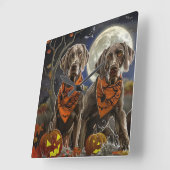 Weimaraner Halloween Spooky Quadratische Wanduhr (Winkel)