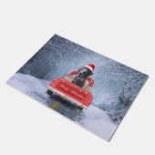 Weimaraner Hund im Schnee sitzend im Weihnachtswag Fußmatte (Schrägansicht)