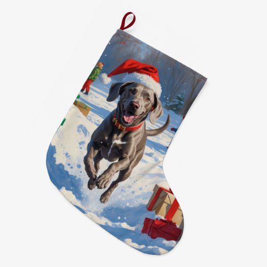 Weimaraner läuft im Schnee mit Weihnachtshut Großer Weihnachtsstrumpf (Vorderansicht (hängend))