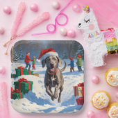 Weimaraner läuft im Schnee mit Weihnachtshut Pappteller (Party)
