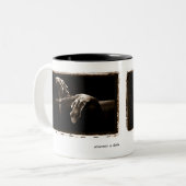 Weimaraner Nation: Weimaraner "in den Schatten " Zweifarbige Tasse (Vorderseite Links)