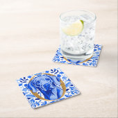 Weimaraner peering thru the letter "O" in Gold Rechteckiger Pappuntersetzer (Vor Ort)