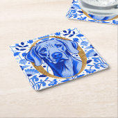 Weimaraner peering thru the letter "O" in Gold Rechteckiger Pappuntersetzer (angewinkelt)