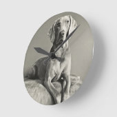 Weimaraner Portrait Runde Wanduhr (Winkel)