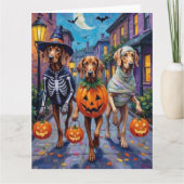 Weimaraner Trick-or-Treating in Halloween-Kostümen Karte (Vorderseite)
