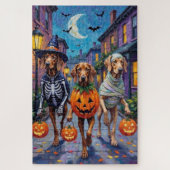 Weimaraner Trick-or-Treating in Halloween-Kostümen Puzzle (Vertikal)