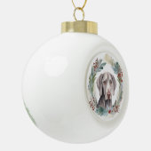 Weimaraner Weihnachtskraut Festliche Jungfrau Keramik Kugel-Ornament (Links)