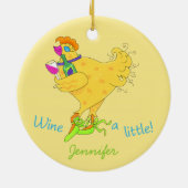 Wein ein wenig Kick Power Gelber Whimsy Keramik Ornament (Hinten)