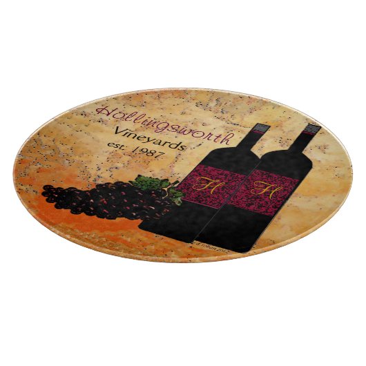 Wein-Flaschen und Trauben mit Monogramm Schneidebrett (Ecke)