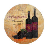 Wein-Flaschen und Trauben mit Monogramm Schneidebrett (Vorderseite)
