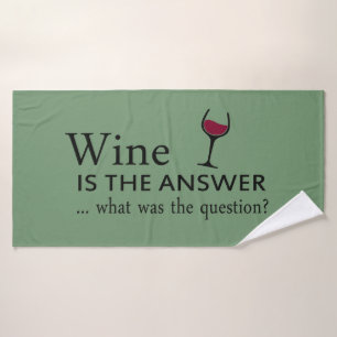 Wein ist die Antwort auf ein lustiges Weinangebot Badehandtuch