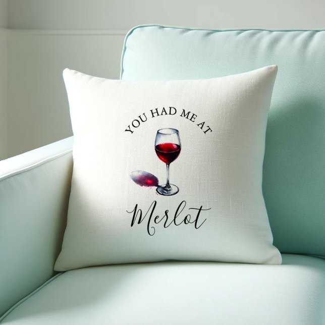 Wein-Lover-Geschenk, das du mir in Merlot gegeben  Kissen (Throw pillow wine lover gift. You had me at merlot by Victoria Grigaliunas of Do Tell A Belle)