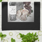 Wein, Trauben und Rose in Burgund & Black Geschirrtuch (Gefaltet)