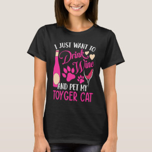 Wein trinken und meine Toyger-Katze streicheln Ka T-Shirt