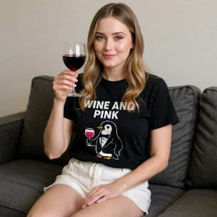 Wein und rosa Pinguin T-Shirt