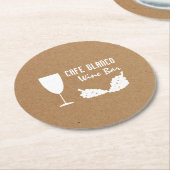 Wein und Trauben, rustikaler Bar/Weinkeller Runder Pappuntersetzer (Angewinkelt)