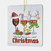 Wein und Weihnachtsschmuck (Links)